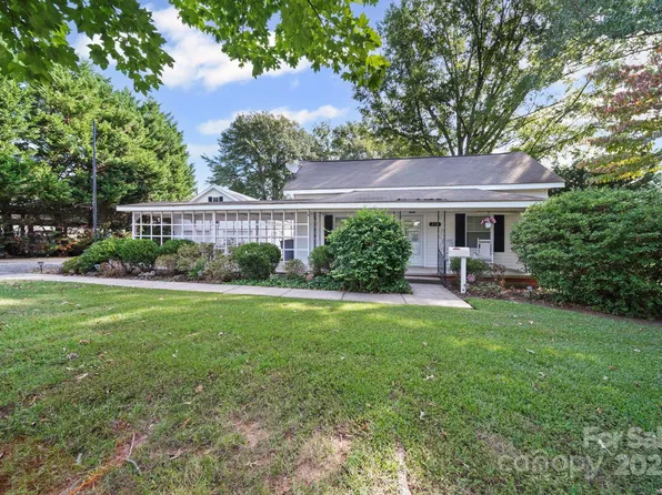 210 Smith St, Clover, SC 29710