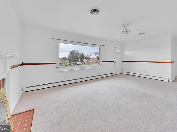 4th image of 4138 Hillcrest Ave