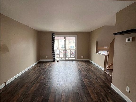 3rd image of 106 Bellwood Ct