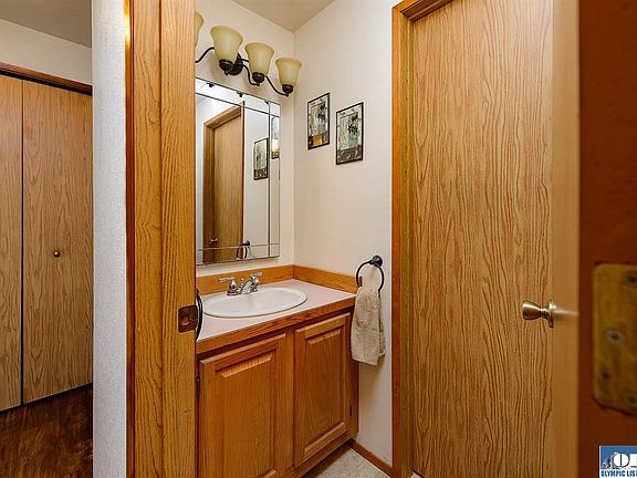 5th image of 608 E Vashon Ave
