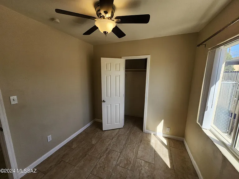 2116 N Bell Ave — Photo 9