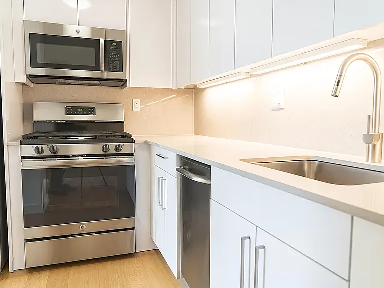 500 2nd Ave #17F — Photo 2