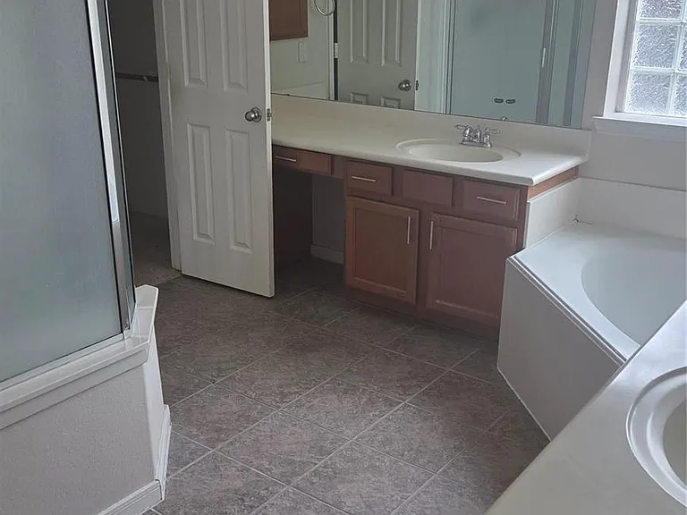 2103 Trinity Manor Ln — Photo 18