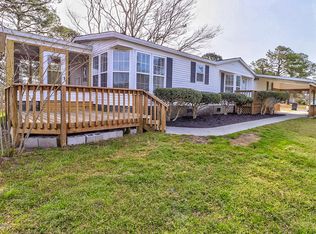 115 Navy Ct, Hampstead, NC 28443