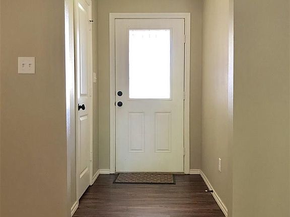 3rd image of 405 Tara Ln