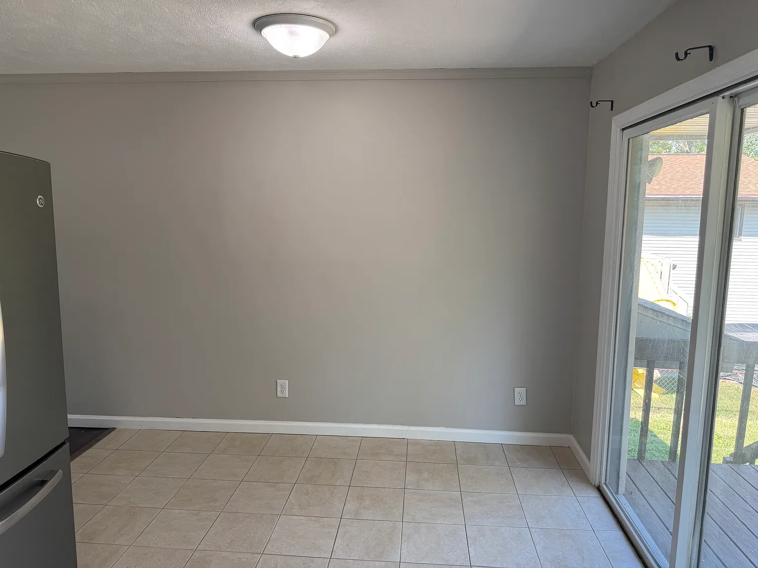 4 bed, 2128 sqft, $2,200 — Photo 4