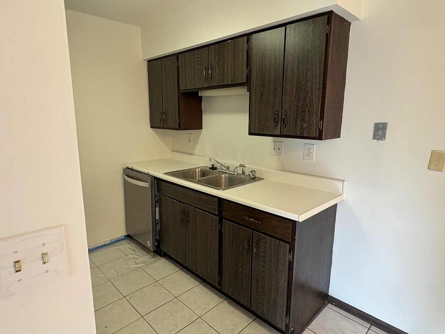 2 bed, 1.5 bath, 900 sqft, $950 — Photo 2