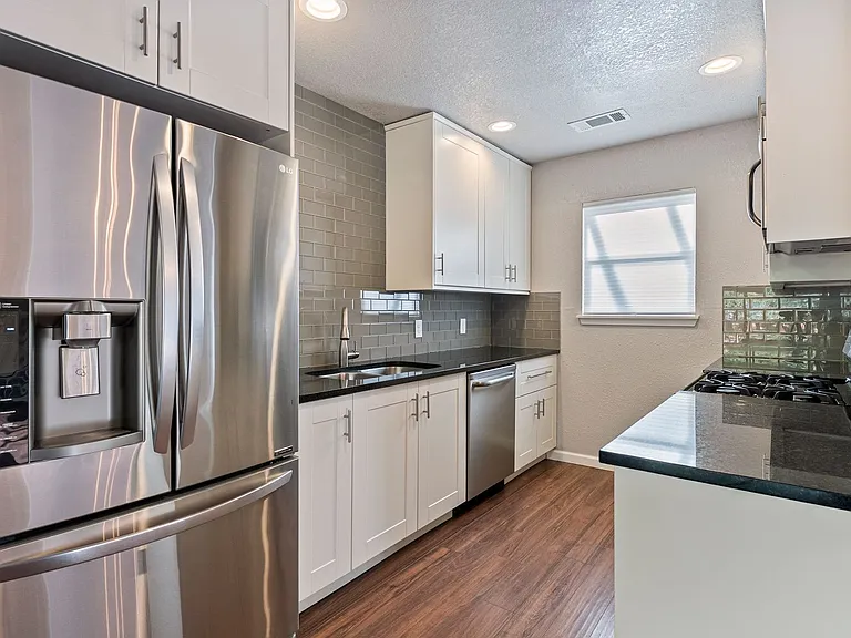 5708 Blythewood Dr — Photo 5