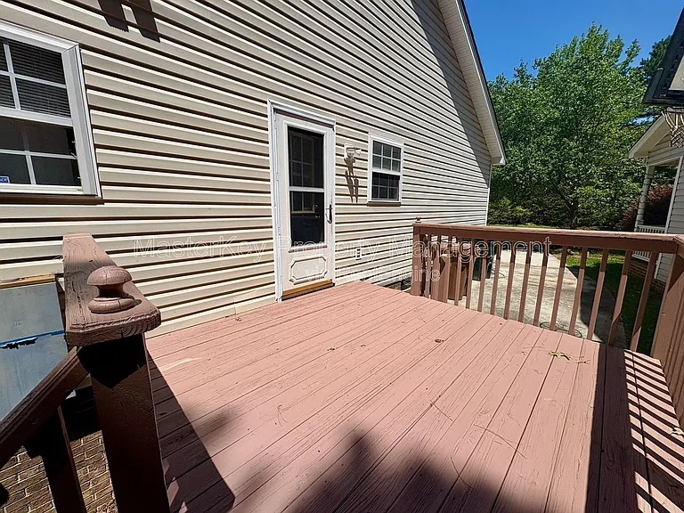 317 Cross Hill Ln — Photo 22