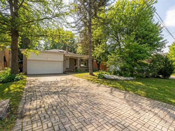23 Christine Cres, Toronto, ON M2R 1A4