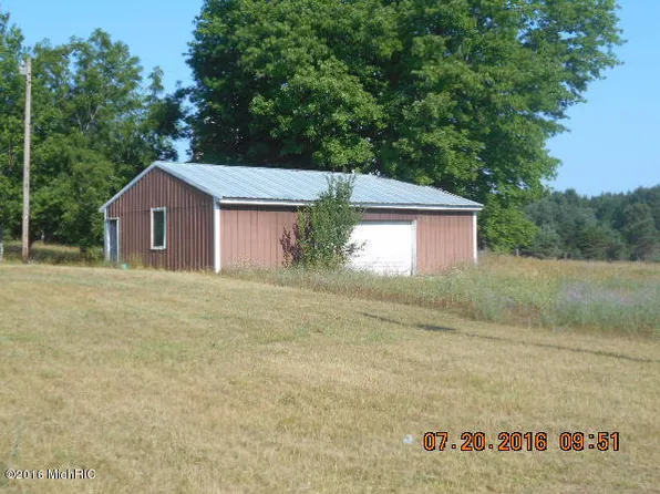 989 N Schoenherr Rd, Custer, MI 49405