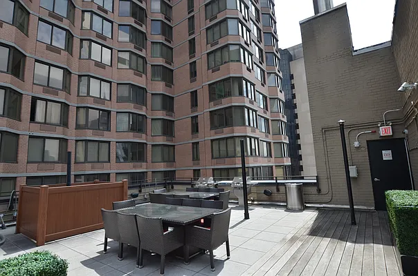 Rented by Manhattan Realty Group | media 14