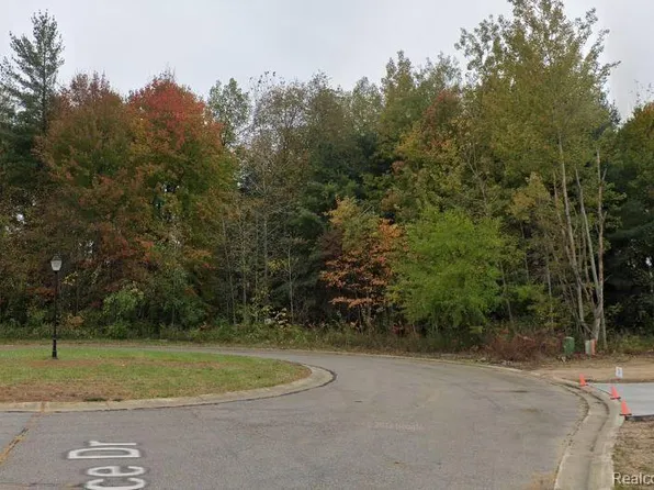 3115 Spruce Dr, Port Huron, MI 48060