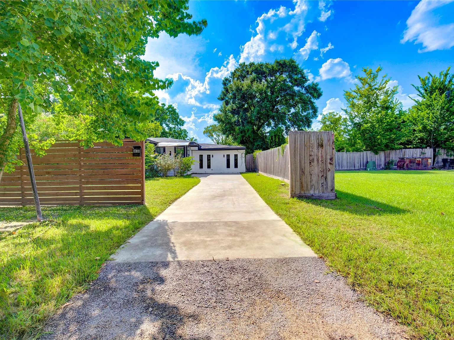 3 bed, 2.0 bath, 1889 sqft, $2,000 — Photo 3