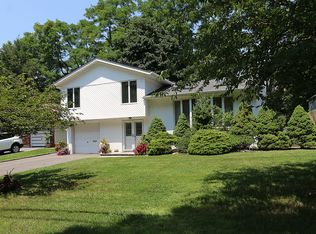 87 Sandy Hollow Rd, Port Washington, NY 11050