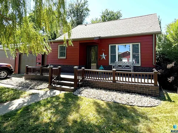 319 E 3rd Ave, Miller, SD 57362