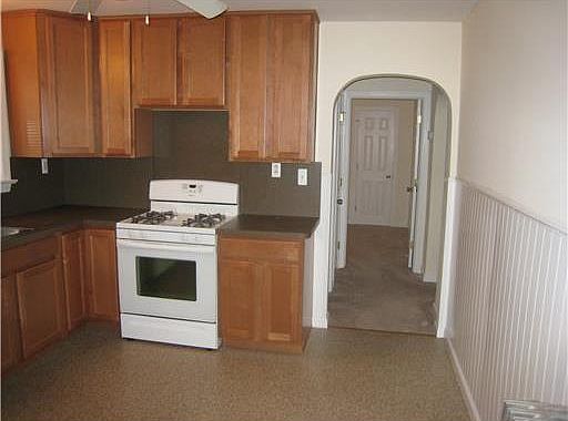 2nd image of 3 Oakwood Pl #2
