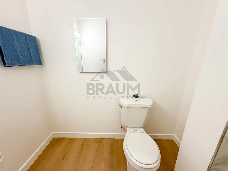 13129 OXNARD ST. — Photo 62