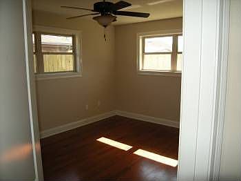 2nd image of 3421 Lyndell Dr