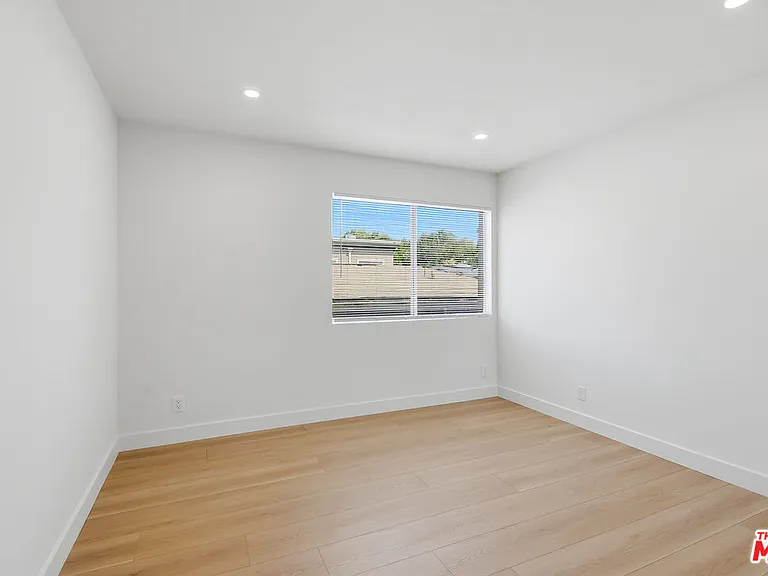 4354 McLaughlin Ave #103 — Photo 11