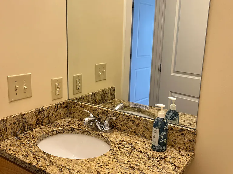 913 N Maple St — Photo 10