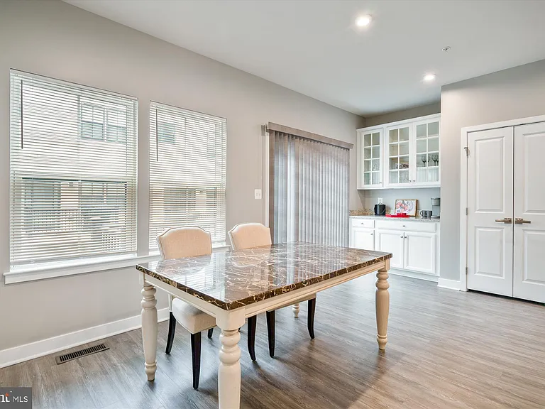 2824 Lewis Ave — Photo 10
