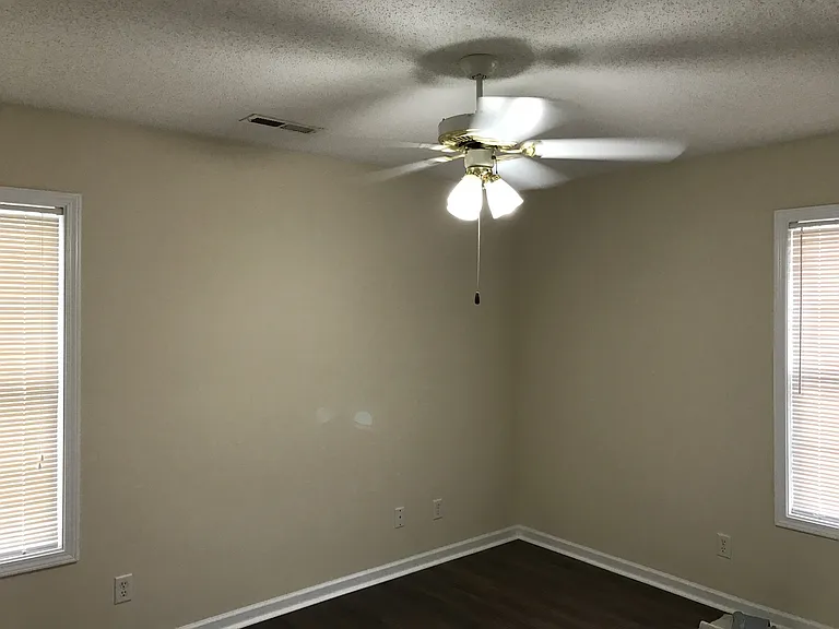 482 Wallingford Cir — Photo 13