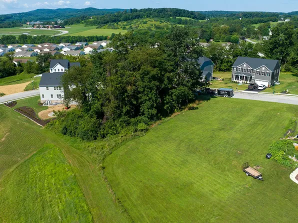 319 Greenwood Rd, Spring Grove, PA 17362