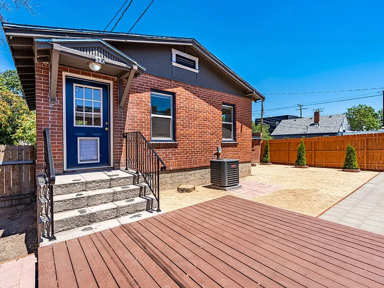 527 Mill St — Photo 1