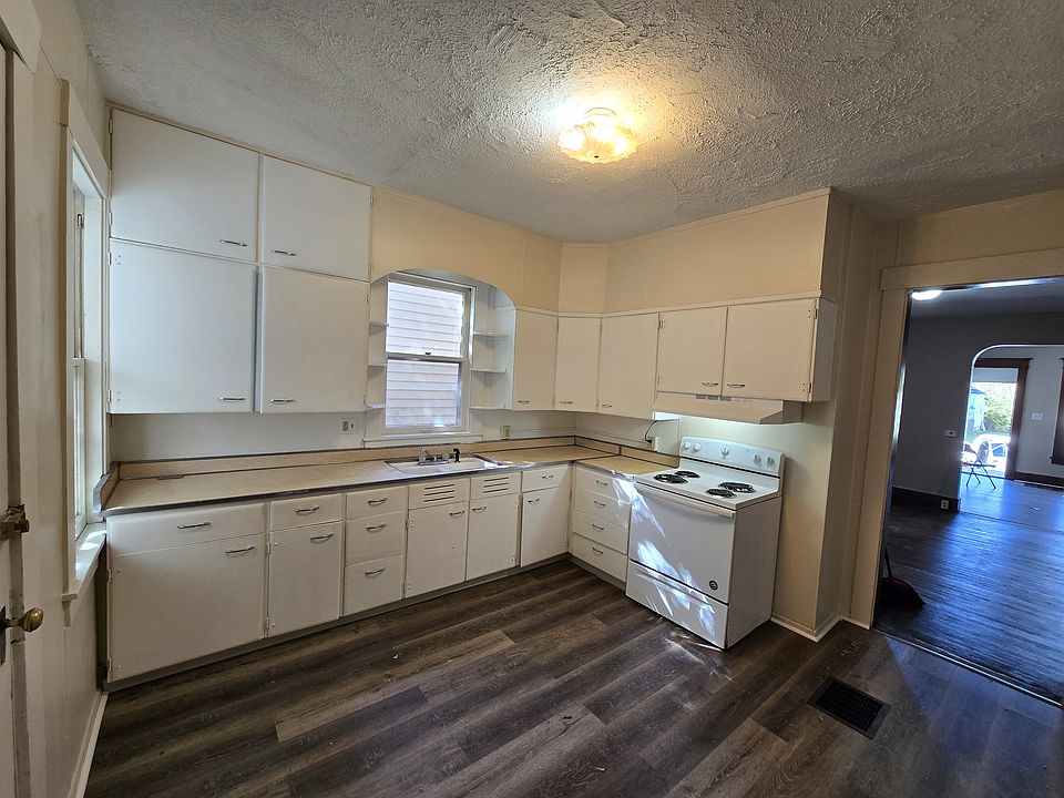 1st image of 407 S 12th St