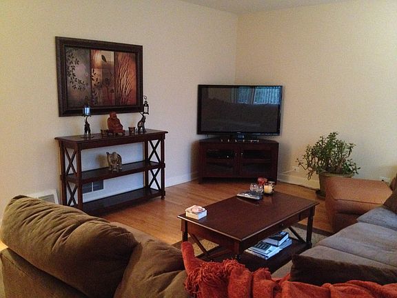 4th image of 431 Edgewood Pl