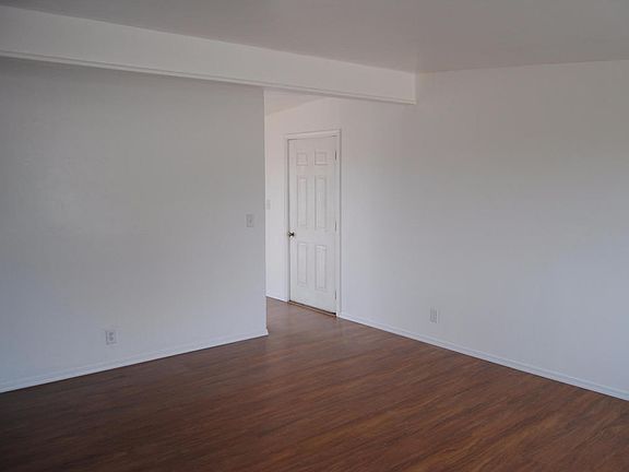 3rd image of 610 W Coventry Dr