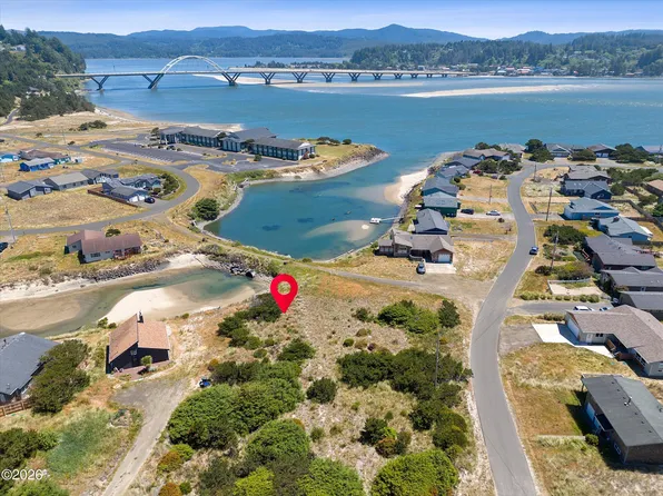 2010 NW Renz Ct, Waldport, OR 97394