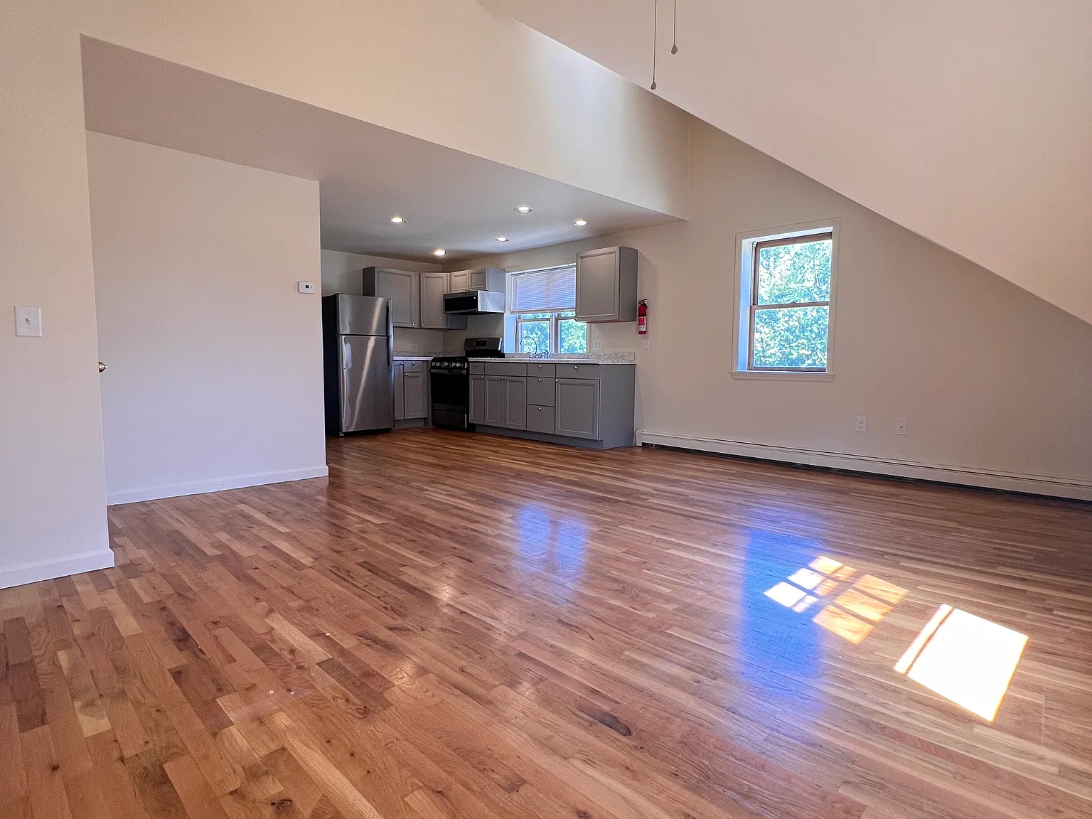1 bed, 1075 sqft, $1,895 — Photo 4