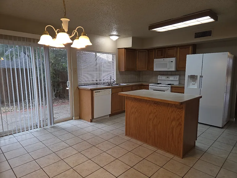 2136 Loma Verde Dr — Photo 6