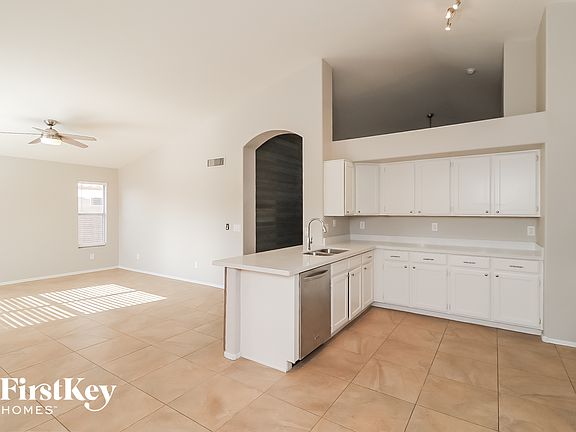5th image of 12557 W Holly St