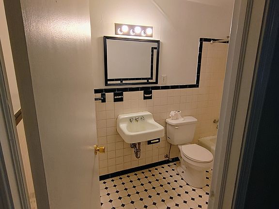 5th image of 20247 Point Lookout Rd APT 5