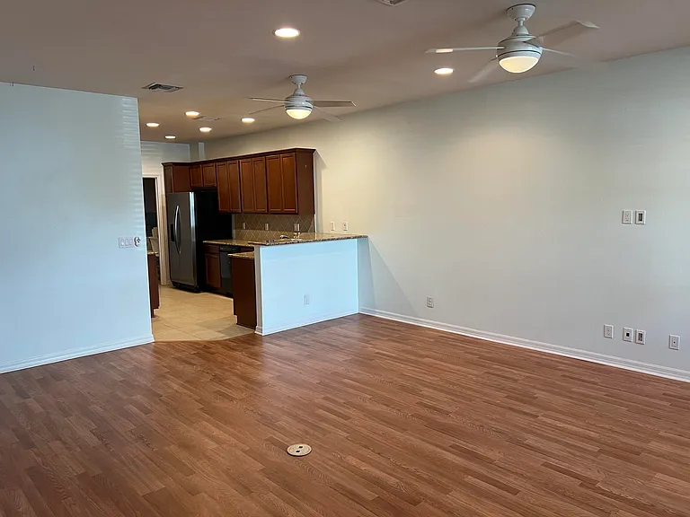 3228 S Caroline Dr — Photo 3