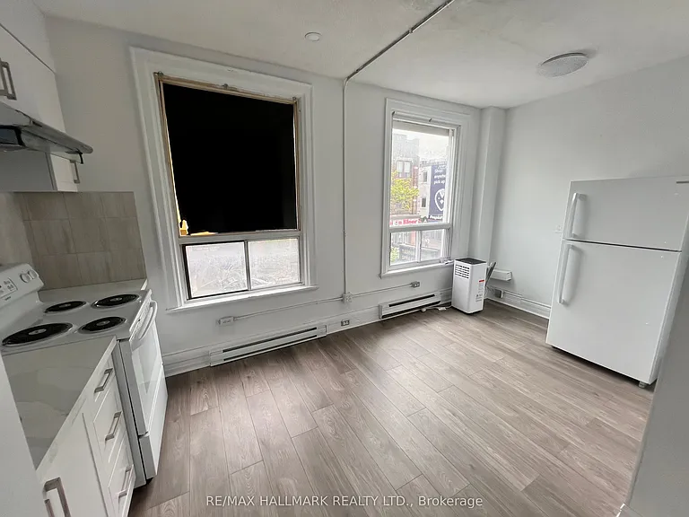 454 Bloor St W #1 — Photo 9