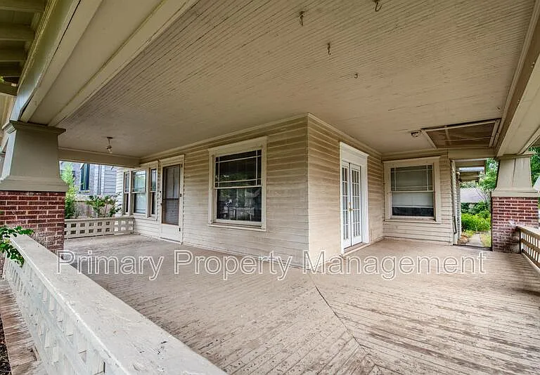 1201 NW 40th St — Photo 3