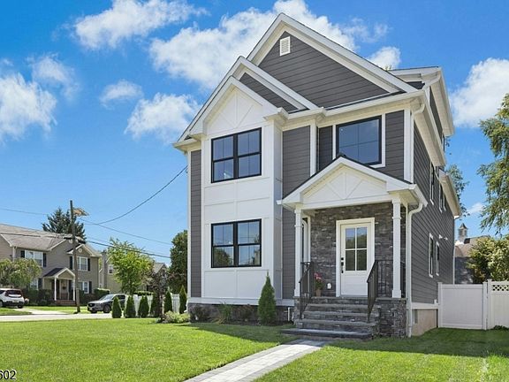 4th image of 28 Pershing Ave