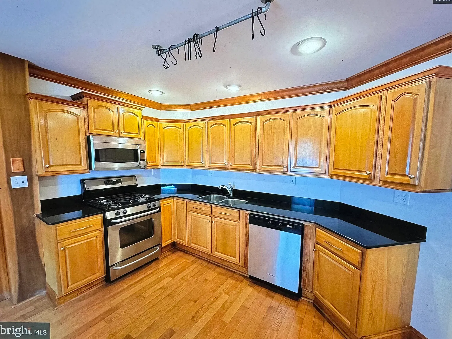 2 bed, $1,950 — Photo 4