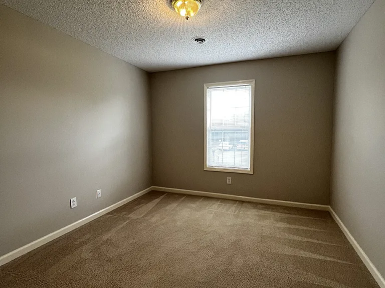 3427 Poplar Hl — Photo 7