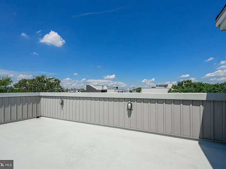 1439 N Newkirk St — Photo 35