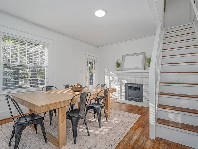 1101 Lancaster St — Photo 1