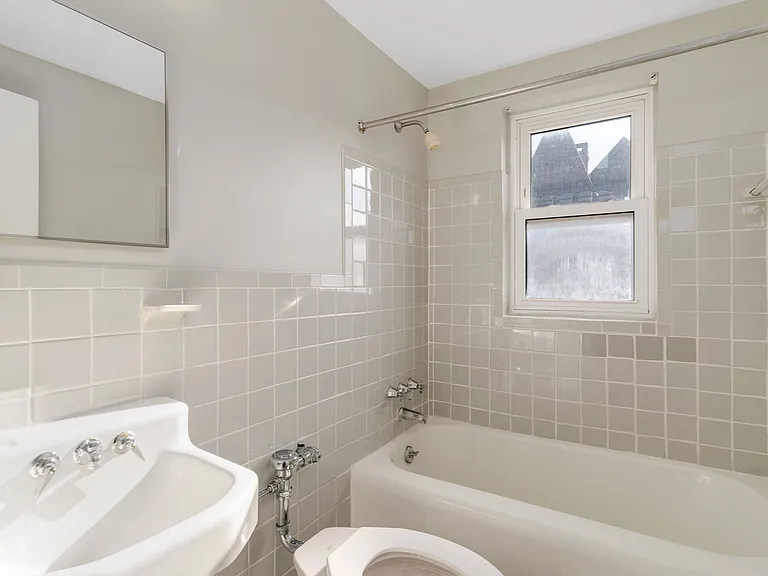 550 Parkview — Photo 8