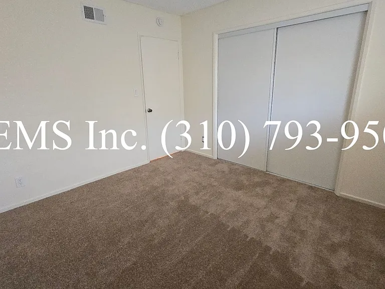 15025 Archwood St — Photo 18