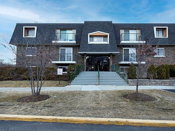 2nd image of 3856 S Parkway Dr APT 3B