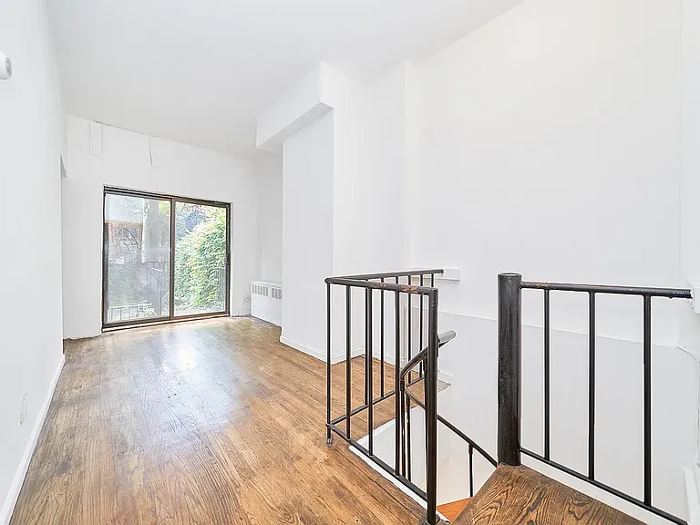 514 W 48th St #1A — Photo 2