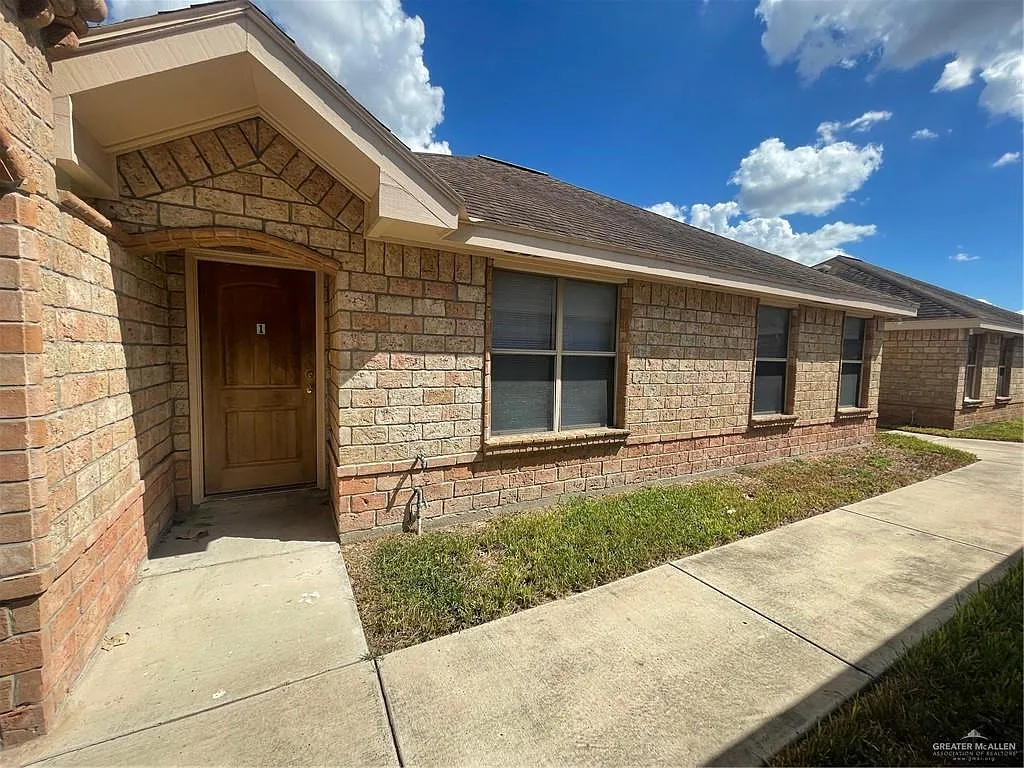 2 bed, 2.5 bath, 1044 sqft, $880 — Photo 2